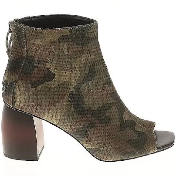 Sanctuary Shoes - Sanctuary Rock It Camouflage Ankle Boots size 8
